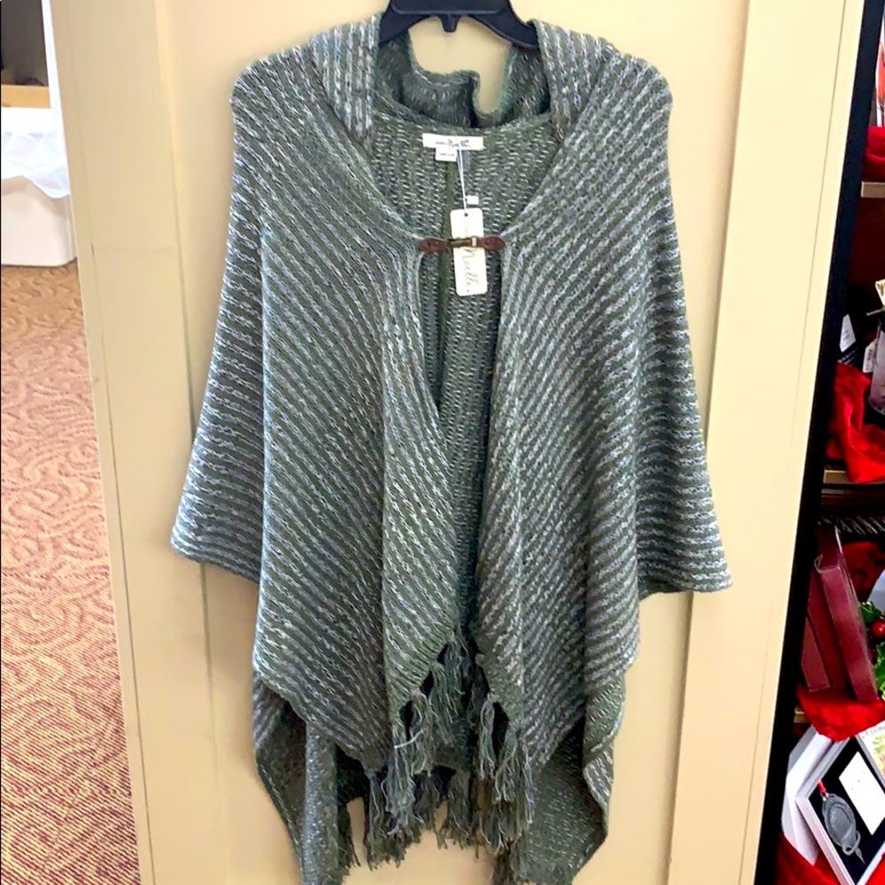 Hooded tassel wrap with leather snap closure